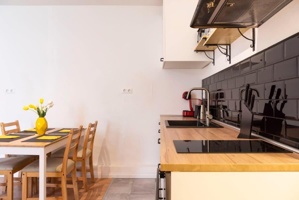 2 Bedroom In Great Location In Kreuzberg Berlin Exterior foto